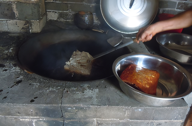 陆川金牌脆皮扣肉王，香味韵浓，肥而不腻插图3